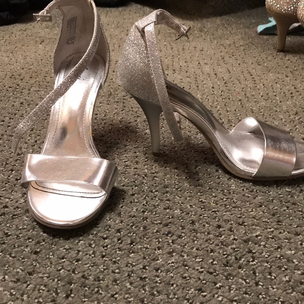 Silver strappy heels - Picture 1 of 1